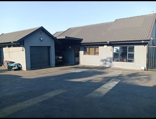 3 BEDROOM FREEHOLD FOR SALE IN BELFORT ESTATE